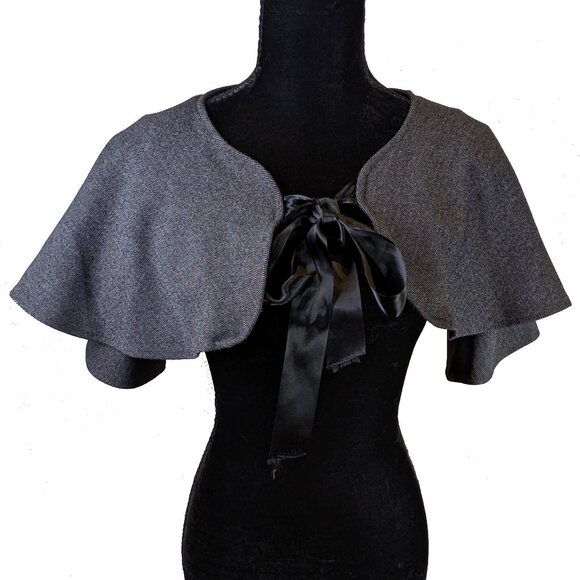 Loveholic Gray Collar with bow and sleeves Size Medium - Picture 1 of 3